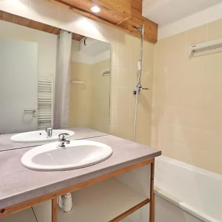 Skis Aux Pieds à La Tania - 2 Pièces, 31m², 4 Pers, Balcon, Proche Commerces - Fr-1-182a-17 Appartement